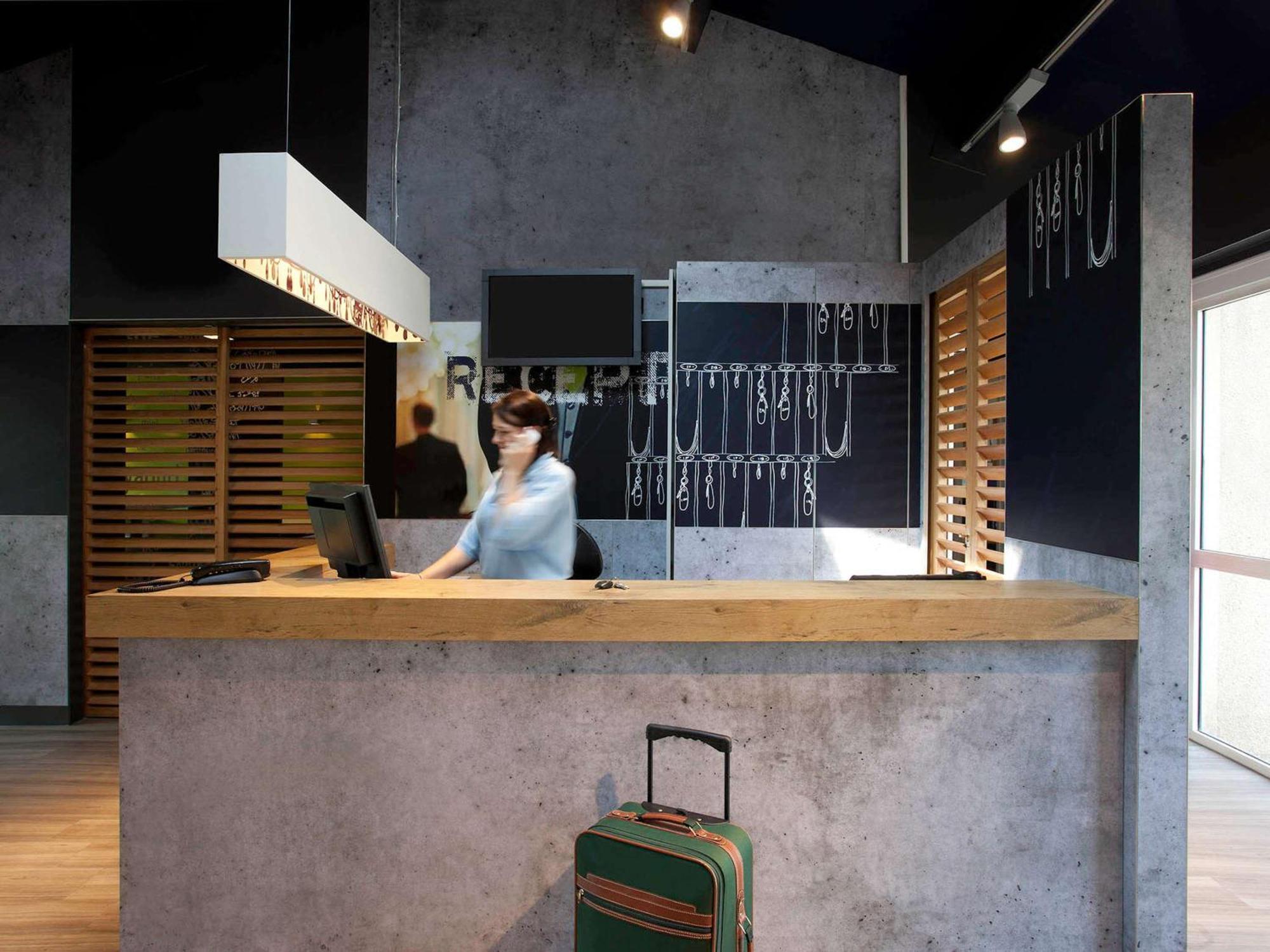Ibis Budget Tarbes Eksteriør bilde